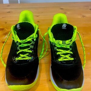Curry Basketball Shoes Size 8.5